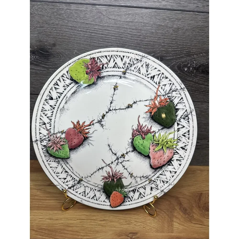 Gien France Fraises en Folie Wild Strawberries Round Platter 11-7/8”